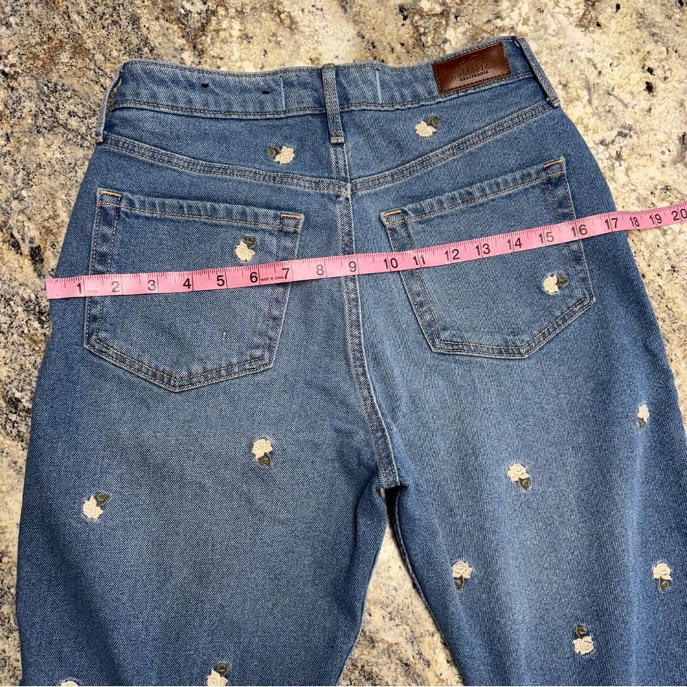 Hollister Ultra High-Rise Mom Jeans Blue Jeans Stretch Floral Embroidery Size 7R - Picture 6 of 9
